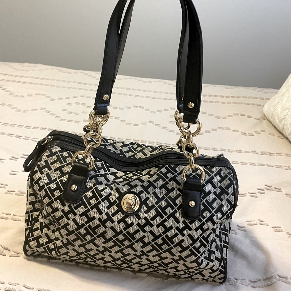 Tommy Hilfiger Chained Handle Bag. Gold Hardware. Great Condition. No scuffs.